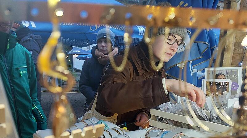 Stöbern, schauen, schmecken und mitmachen: Zu einem erlebnisreichen Einkaufsbummel sind am Wochenende viele Menschen nach Wiesenthau gekommen.Forchheim & Fränkische Schweiz