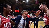 Sito Alonso (Mitte) ist bereits seit sieben Jahren Headcoach in Murcia. Im vergangenen Jahr &uuml;berraschte sein Team als Vierter der Hauptrunde in der spanischen ACB.