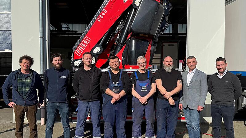 Die Jubilare von Zanner-Fahrzeugbau mit der Geschäftsleitung und Produktionsleitung. Die Jubilare von Zanner-Fahrzeugbau mit der Geschäftsleitung und Produktionsleitung.