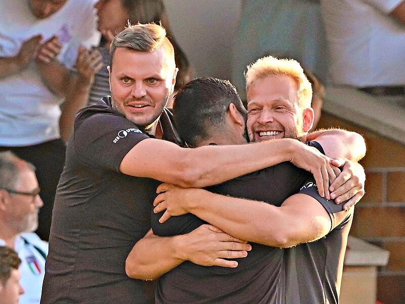 Jakob Engelmann und sein Trainerteam konnten sich - wie hier im Heimspiel gegen Coburg - auch in Aschaffenburg &uuml;ber einen starken Auftritt und drei Punkte freuen. Hagen Lehmann