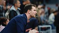 Der Geschäftsführer der Bamberger Basketball GmbH, Philipp Höhne, fiebert am Spielfeldrand mit. Ähnlich fieberhaft wird noch nach neuen Gesellschaftern gesucht.