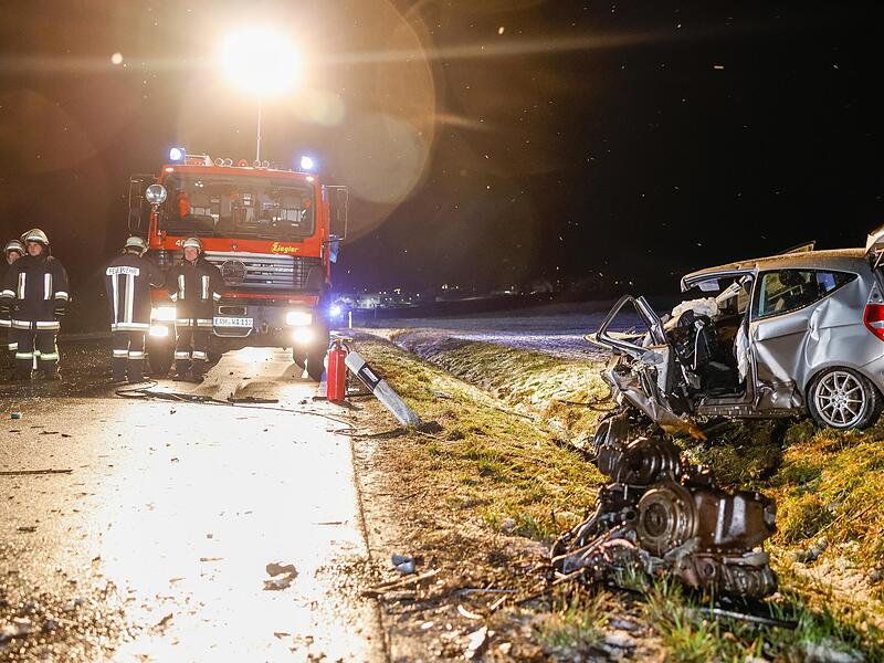 Auch zahlreiche Feuerwehrleute  waren im Einsatz .