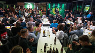 Volle Hütte, viele Getränke und noch mehr Stimmung: Die Abschlussfeier der Höchstadt Alligators ging bis in den frühen Samstagmorgen.
