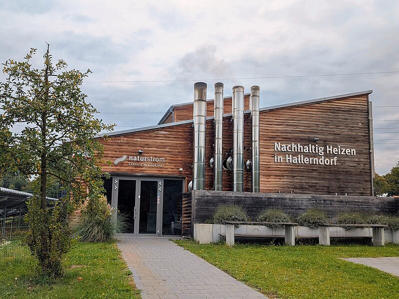Am Ortsausgang Richtung Willersdorf liegt die Zentrale des Nahwärmenetzes. Eine enorme Preiserhöhung stellte nun den Vertrag zwischen Gemeinde Hallerndorf und Energielieferant in Frage.