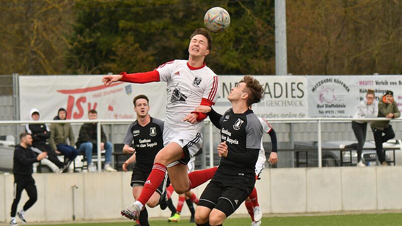 Gegen Marktzeulner Mirko Wehner (r.) hatte Staffelsteiner Philip Eiermann im Kopfballduell die Oberhand. Diesen Elan muss der TSV gegen Friesen ebenfalls zu Feld bringen. Gegen Marktzeulner Mirko Wehner (r.) hatte Staffelsteiner Philip Eiermann im Kopfballduell die Oberhand. Diesen Elan muss der TSV gegen Friesen ebenfalls zu Feld bringen.