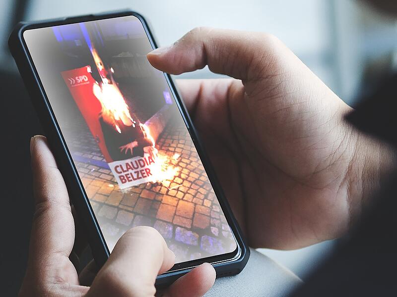 Auf Social Media flammten kuriose Theorien zum brennenden Wahlplakat in Adelsdorf auf.