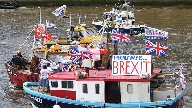 Die Bootsaktion organisierte Nigel Farage, einstiger Ukip-Chef, um 2016 für den Brexit zu werben. Die EU sei die Titanic und der Brexit das „Rettungsboot“, sagte er damals. Nun hält er den Brexit für gescheitert.