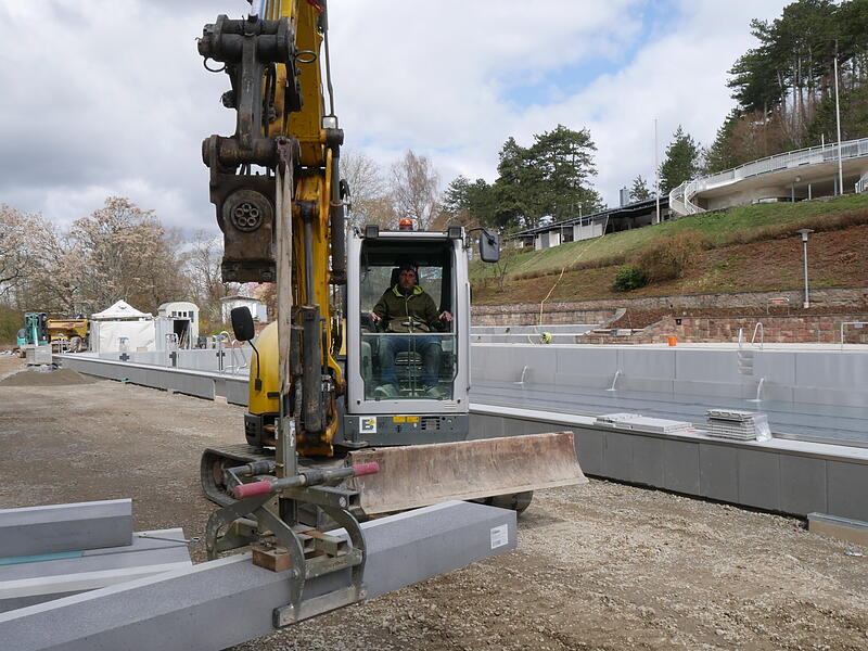Die Sanierungsarbeiten im Terrassenschwimmbad sind noch im vollen Gange. Die Sanierungsarbeiten im Terrassenschwimmbad sind noch im vollen Gange.