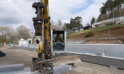 Die Sanierungsarbeiten im Terrassenschwimmbad sind noch im vollen Gange.
