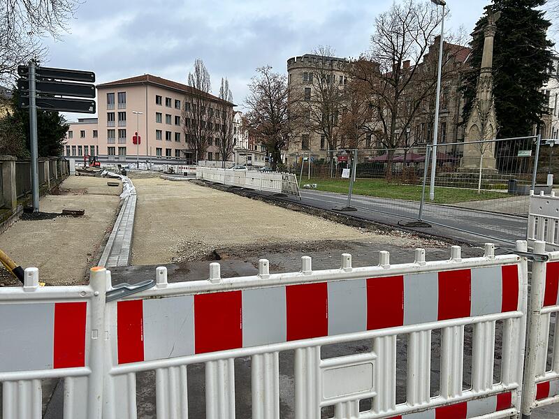 Seit mehr als drei Jahren wird rund um den Ernstplatz in Coburg gebaut. Nun soll bald alles fertig sein.