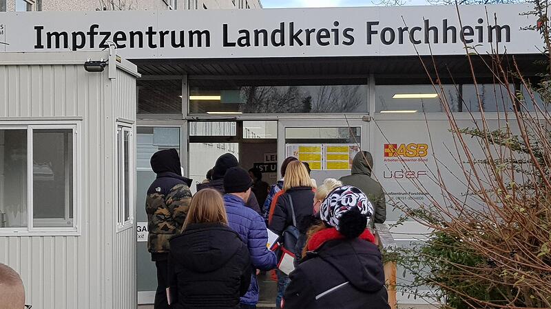 Zwei Jahre lang war das Impfzentrum in der Don-Bosco-Stra&szlig;e in Forchheim ein viel besuchter Ort. Nun schlie&szlig;en die bayerischen Impfzentren zum Jahresende.Forchheim & Fr&auml;nkische Schweiz