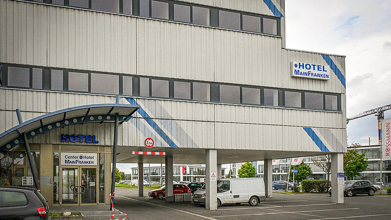Grau und ein bisschen trist wirkt das verwaiste Mainfranken Center Hotel am Berliner Ring.