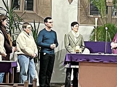 Das Pfarrgemeindeteam wurde ebenfalls verabschiedet (von links): Nicole Markard, Isolde Weidmann, Matthias Pancochar, Katrin Voll, Pfarrer Stephan Hartmann Das Pfarrgemeindeteam wurde ebenfalls verabschiedet (von links): Nicole Markard, Isolde Weidmann, Matthias Pancochar, Katrin Voll, Pfarrer Stephan Hartmann