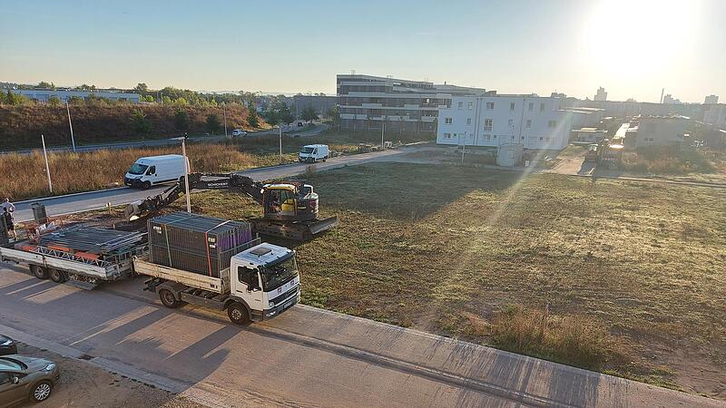 Auf dem Büchenbacher Baugebiet herrscht bereits reger Betrieb. Auf dem Büchenbacher Baugebiet herrscht bereits reger Betrieb.
