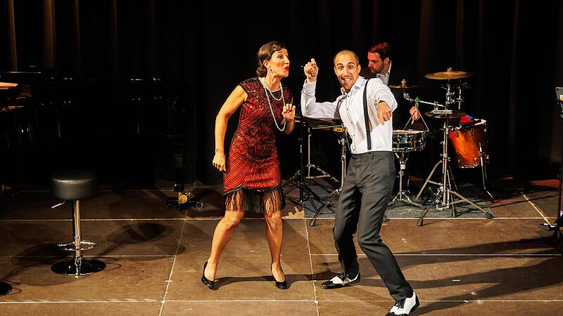 Isabel Blechschmidt und Jakob Kre&szlig; unterhielten das Publikum in H&ouml;chstadt nicht nur mit Gesang, sondern auch mit Tanz.