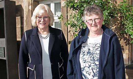 Dort, wo man lebt, soll man sich auch einbringen. Nach diesem Motto lebten die CSU-Gemeinder&auml;tinnen Melita Braun (links) und Walburga Kraus.
