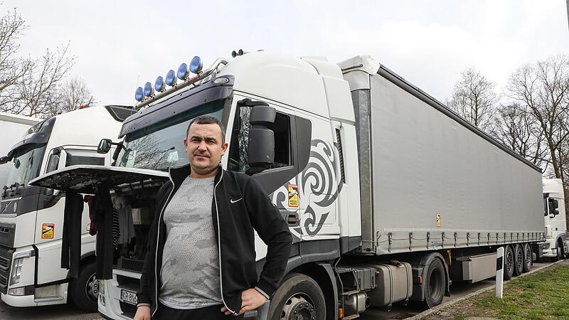 Der Ukrainer Ruslan Vatamanyuk fährt Güter durch ganz Europa. Bei Eggolsheim macht er nur kurz Rast. Sein größter Wunsch ist Frieden.Forchheim & Fränkische Schweiz