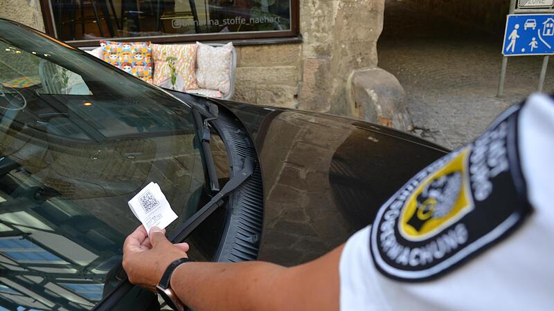 Auf den Verwarnungen findet sich ein QR-Code, der einfach mit dem Smartphone gescannt werden kann.