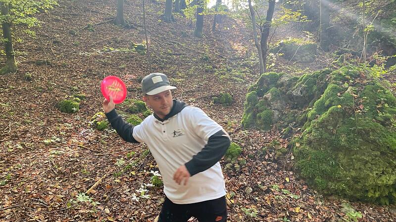 Lars Birkner zeigt es wie geht und wie man mit Discgolf sogar die beliebte „Tourismuskrone“ gewinnen kann.Forchheim & Fränkische Schweiz Lars Birkner zeigt es wie geht und wie man mit Discgolf sogar die beliebte „Tourismuskrone“ gewinnen kann.Forchheim & Fränkische Schweiz