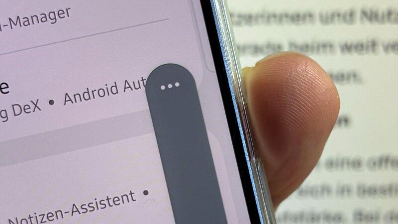 Beim Dr&uuml;cken der Lauter- oder Leiser-Taste an der Seite des Smartphones erscheint im Display eine Anzeige, die den Status der Lautst&auml;rke anzeigt. Bei Android-Ger&auml;ten sind &uuml;ber die drei Punkte mehr Optionen zug&auml;nglich.