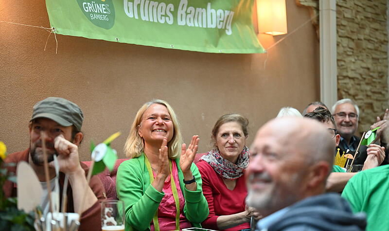 Ursula Sowa freut sich über die ersten Hochrechnungen. Ursula Sowa freut sich über die ersten Hochrechnungen.