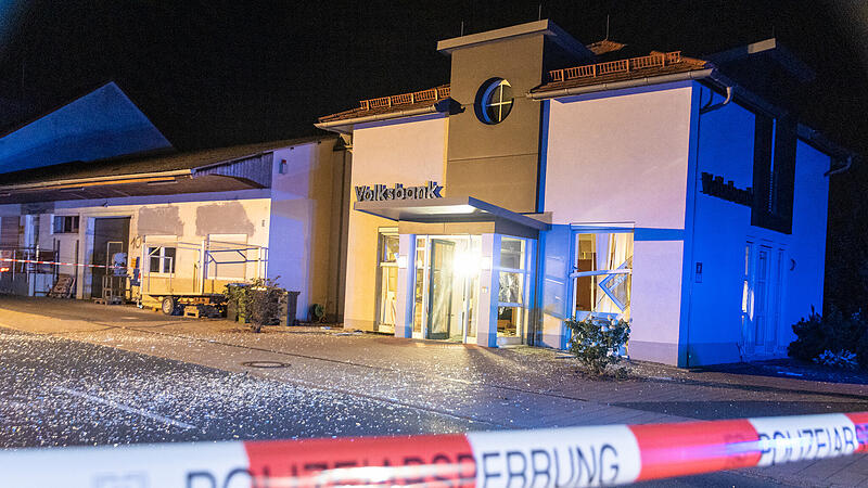 Bankautomat gesprengt: Geb&auml;ude stark in Mitleidenschaft gezogenForchheim & Fr&auml;nkische Schweiz