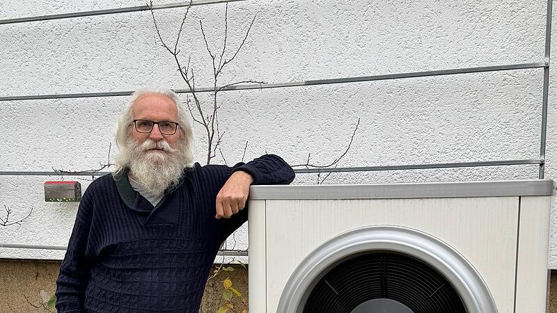 Walter Springmann aus Adelsdorf ist mit seiner W&auml;rmepumpe sehr zufrieden.