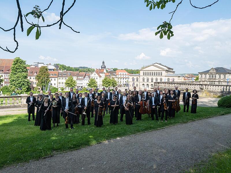 Das Philharmonische Orchester des Landestheaters Coburg spielt am Samstag, 1. Juli, im Rosengarten – der Eintritt ist frei.