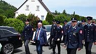 Die Feuerwehr Fölschnitz im Festzug mit Altbürgermeister Stephan Heckel-Michel.