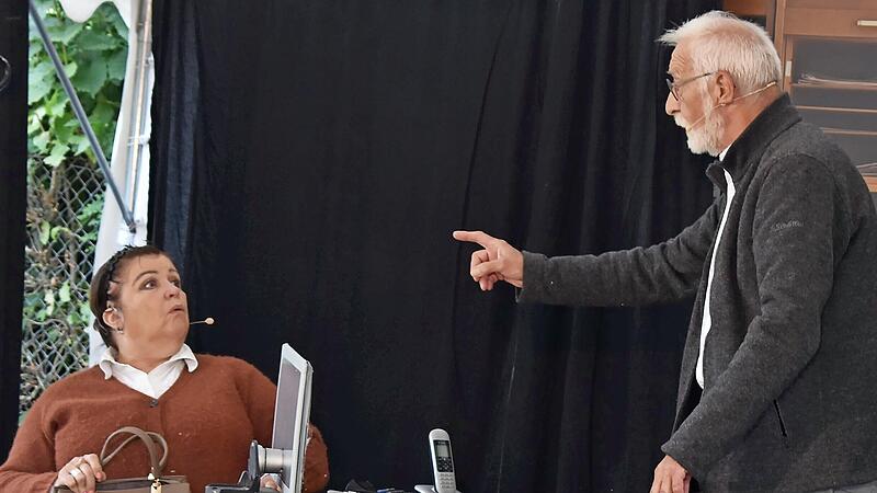 Resi braucht einen neuen Personalausweis. Resi braucht einen neuen Personalausweis.