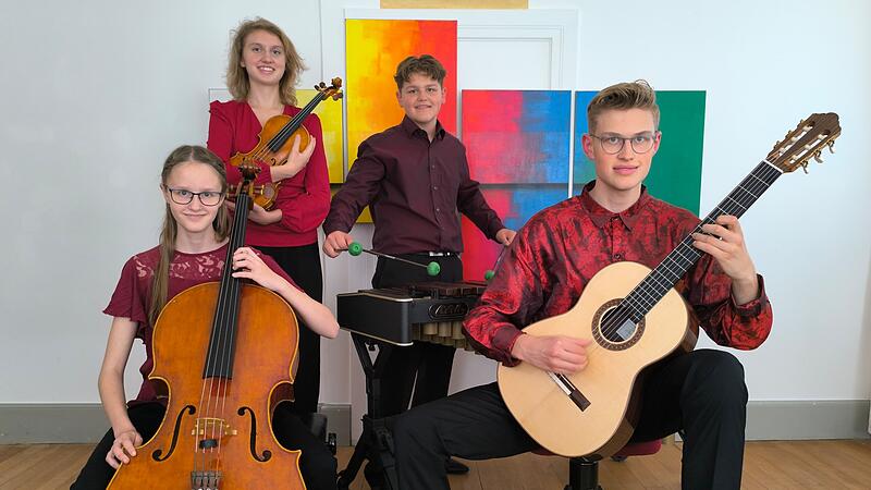 Auf dem Foto von links zu sehen sind Katharina, Antonia, Kornelius und Maximilian Kreuzer.