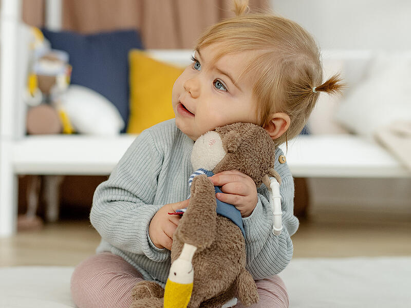 Baby mit Kuscheltier Baby mit Kuscheltier