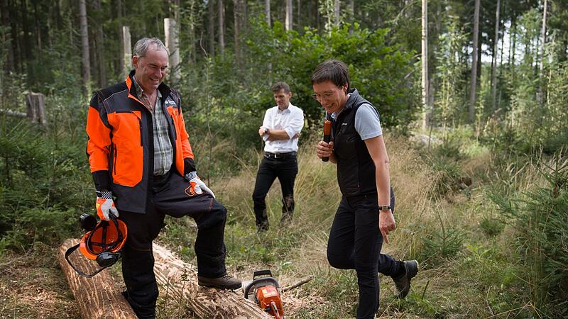 Hubert Aiwanger informiert sich zum Borkenkäfer Hubert Aiwanger informiert sich zum Borkenkäfer