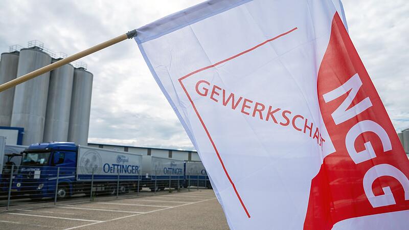 Demonstration vor Oettinger-Brauerei