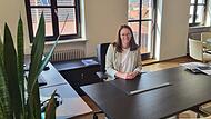 Sabrina Schäfer (CSU) wird Bürgermeisterin von Nüdlingen.Bürgermeisterwahl Nüdllingen Probesitzen im Bürgermeisterbüro Nüdlingens. „Es kommen vielleicht ein paar mehr Pflanzen rein“, sagt Sabrina Schäfer.