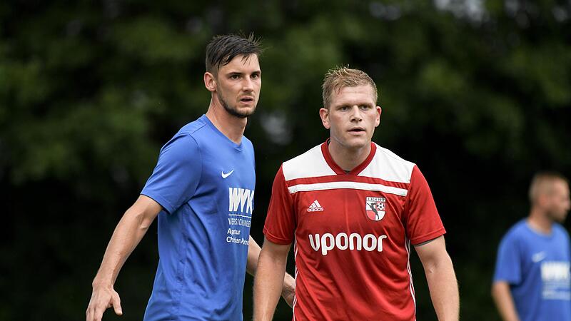 Danny M&ouml;hring (rechts) ist der neue Trainer des FC Ha&szlig;furt.