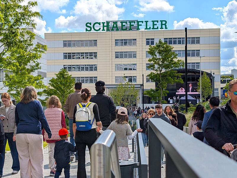 Wenn Schaeffler feiert, dann richtig: Zum gro&szlig;en Familientag str&ouml;men am Sonntag (17. Mai) mehr als 20.000 Menschen aufs Betriebsgel&auml;nde in Herzogenaurach. Es gibt Essen, Trinken &ndash; und exklusive Einblicke hinter die Kulissen.