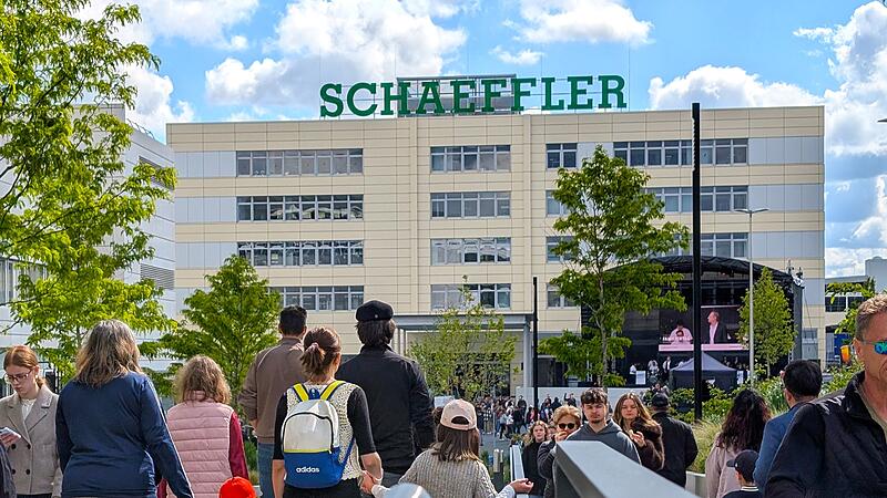 Wenn Schaeffler feiert, dann richtig: Zum gro&szlig;en Familientag str&ouml;men am Sonntag (17. Mai) mehr als 20.000 Menschen aufs Betriebsgel&auml;nde in Herzogenaurach. Es gibt Essen, Trinken &ndash; und exklusive Einblicke hinter die Kulissen.