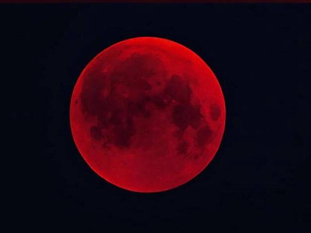 Jochen Schindler hat uns diese tolle Aufnahme geschickt.Blutmond über Forchheim