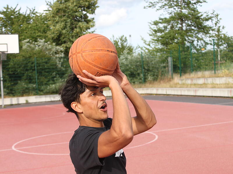 „Basketball ist auch eine Form des Selbstausdrucks: Jeder wirft anders, jeder dribbelt auf seine eigene Art. Das fasziniert mich.“