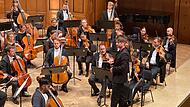 Kissinger Sommer: Bamberger Symphoniker Die Bamberger Symphoniker mit Dirigent Krzysztof Urbański.