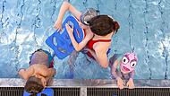 Schwimmkurse sind oft ausgebucht. Daran will der Freistaat nun etwas ändern.