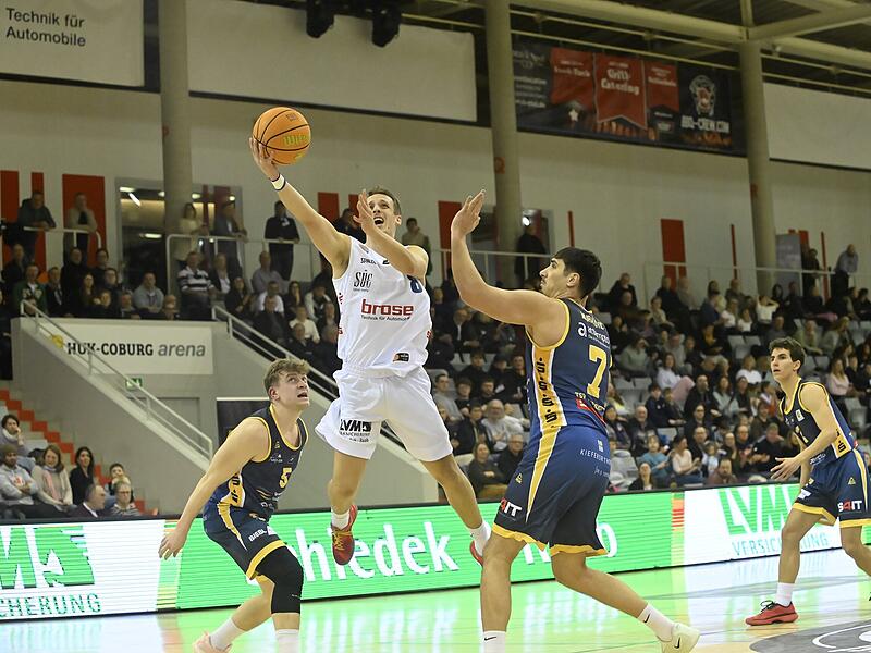 BBC-Kapit&auml;n Nico Wenzl (hier gegen Oberhaching) und sein Team bekommen es am Sonntag im Playoffs-Achtelfinale in der HUK-Coburg-Arena mit den  siebtplatzierten Neustadt temps Shooters zu tun.