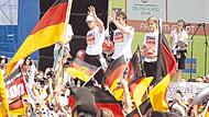 Die Weltmeisterschaft 2006  war mehr als ein Fu&szlig;ballturnier. Sie war ein sonnendurchflutetes Gutelaunefest, das heute als &bdquo;Sommerm&auml;rchen&ldquo;  verkl&auml;rt wird, und sie war die Geburtsstunde eines neuen Patriotismus hierzulande.