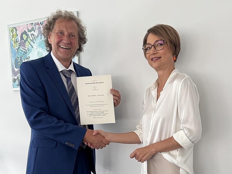 Dr. Hubert Kolling mit Martina Hannak vom BAFzA Dr. Hubert Kolling mit Martina Hannak vom BAFzA