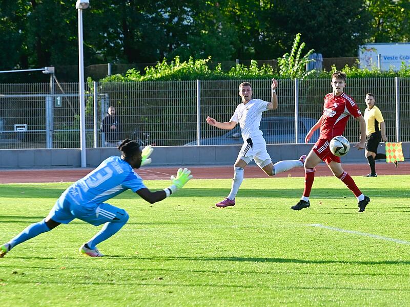 Die Coburger spielten gegen den ATSV Erlangen mit einem klaren Plan und setzten immer wieder Fabian Carl über rechts in Szene.