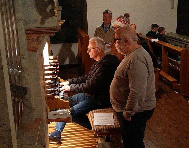 Beim Orgel-Erlebnis-Konzert stellte Organist Wolfram Reidelbach die frisch sanierte Orgel der Pfarrkirche St. Josef in Wildflecken vor. Beim Orgel-Erlebnis-Konzert stellte Organist Wolfram Reidelbach die frisch sanierte Orgel der Pfarrkirche St. Josef in Wildflecken vor.