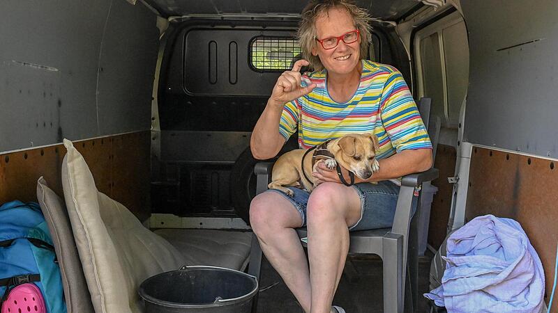 „C“ für Camping: Unsere Reporterin Anette Schreiber begibt sich  mit   ihrem Kastenwagen Mattes und Redaktionshund  auf ins Abenteuer auf den Plätzen in der Region Bamberg. Ob ihre  „Grundausstattung“ geeignet ist?