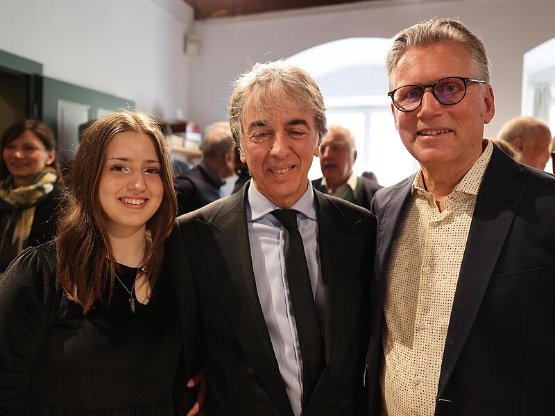 Gaia Spanedda, der Künstler Antonio Spanedda und Wolfgang Krebs, der seit vielen Jahrzehnten mit dem international bekannten Künstler bekannt ist.