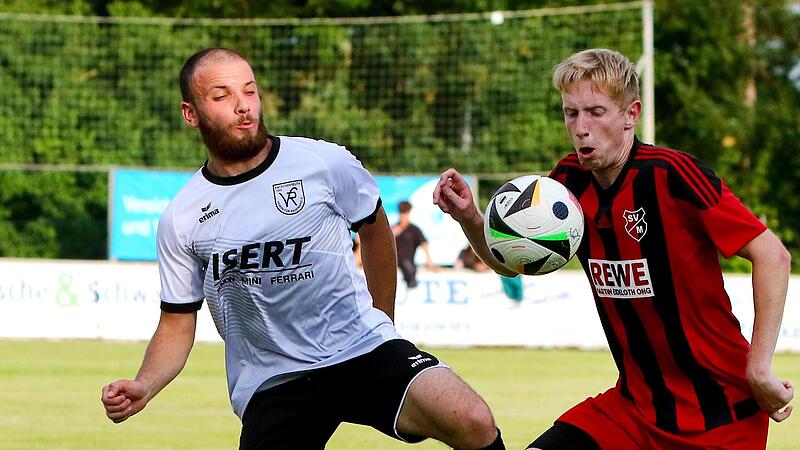 Nach Abdulmajid Shrbajis (l.) Treffer zum 2:0 in der 61. Minute lie&szlig; Katschenreuth nichts mehr anbrennen.
